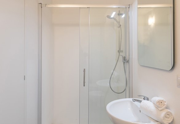 Il bagno en-suite con doccia - Villa Ninfeo