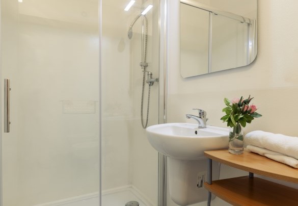 Il bagno en-suite con doccia - Villa Ninfeo