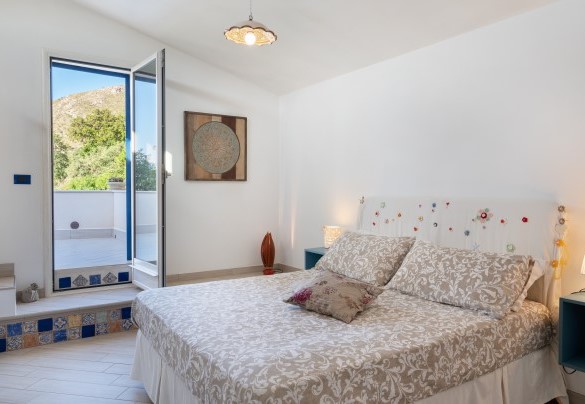 La camera matrimoniale collegata con il terrazzo - Villa Olimpia