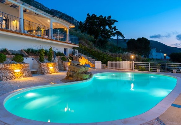 La piscina illuminata - Villa Olimpia