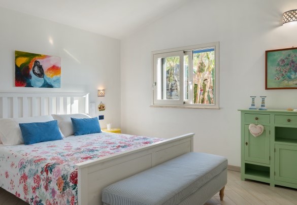 The master bedroom connected to the twin bedroom with bunk beds - Villa Olimpia