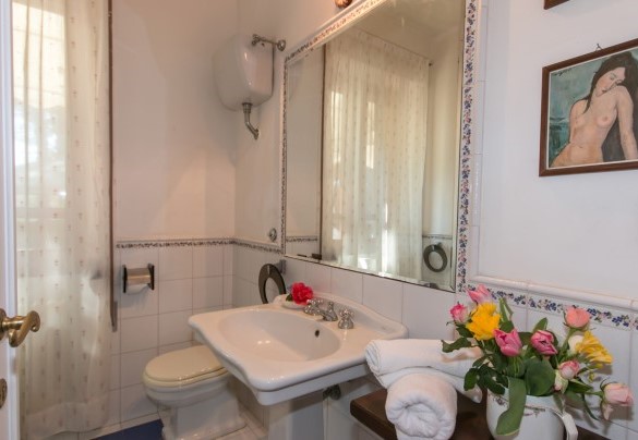 Il bagno al primo piano con doccia - Villa Ombrosa