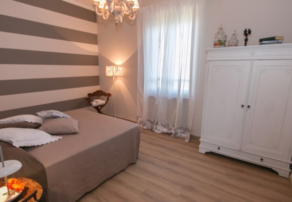 La graziosa camera da letto matrimoniale al piano superiore - Villa Ombrosa