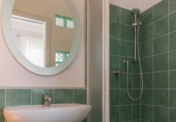 Il bagno en-suite con doccia - Villa Ombrosa