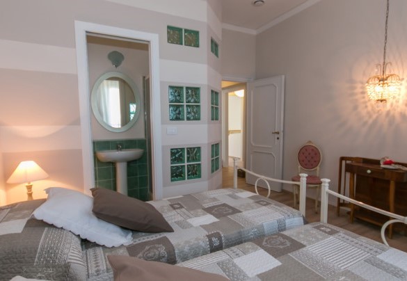 La camera da letto doppia con letti unibili con bagno en-suite - Villa Ombrosa