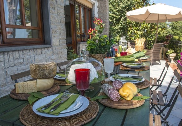 La terrazza è il luogo perfetto per godere pranzi su un panorama mozzafiato - Villa Ombrosa