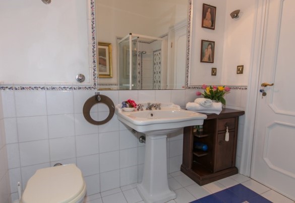 Il bagno al primo piano con doccia - Villa Ombrosa
