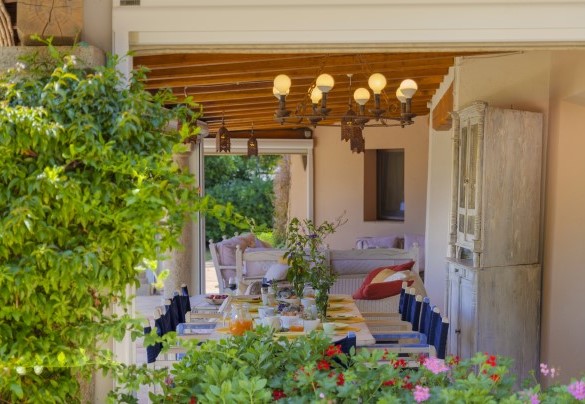 Ampio Portico immerso nel verde parco – Villa Padulella 