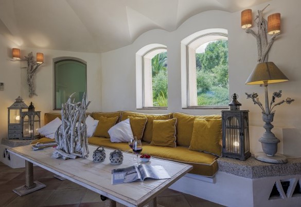 Salotto con divano e TV satellitare  - Villa Padulella 