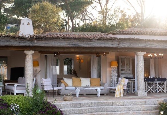 Fantastico pergolato, connubio perfetto tra pietra, intonaci e legni - Villa Padulella