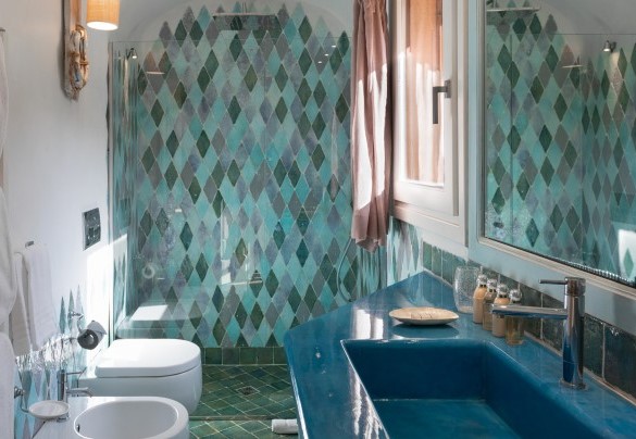 Bagno n.2  con doppio accesso dal corridoio e en suite con camera n.3 con doccia walkin  -Villa Padulella