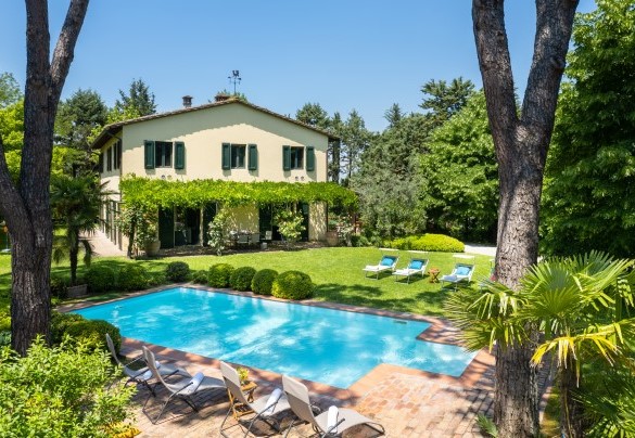 La prestigiosa villa padronale si trova nelle vicinanze della rinomata San Miniato - Villa Paesante