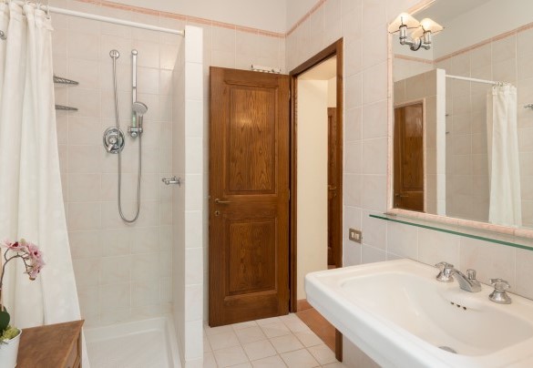 Bagno en suite con doccia al primo piano - Villa Paesante  