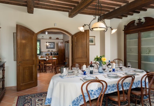 La sala da pranzo comunica comodamente con la cucina - Villa Paesante 