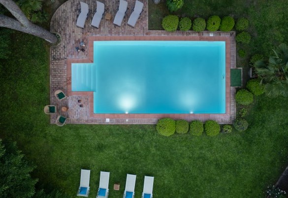 La splendida piscina vista dall'alto - Villa Paesante