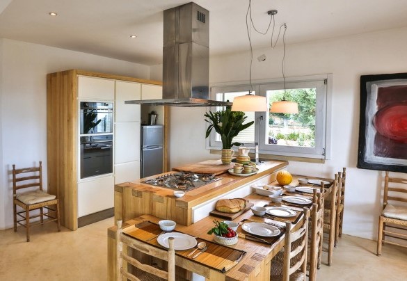 Indoor dining area. Pajare Francesi