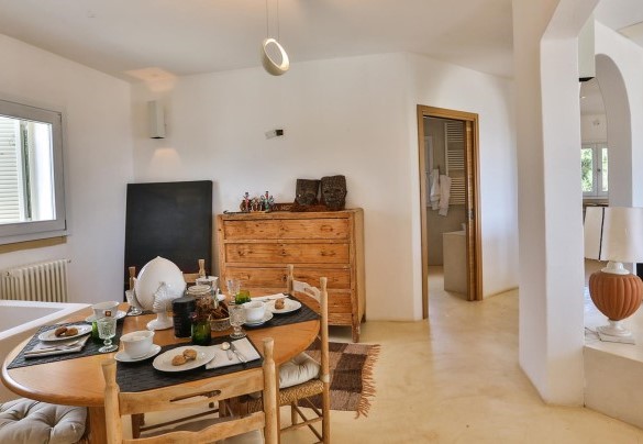 Internal dining area. Pajare Francesi