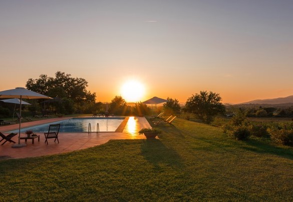 The sunset panorama from the pool - Villa Palazzaccio