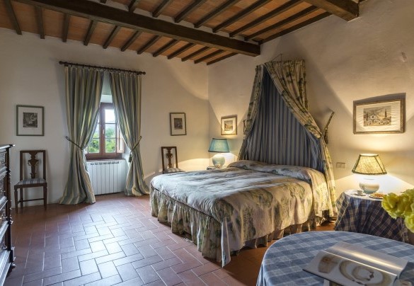 La caratteristica camera matrimoniale con bagno en-suite - Villa Palazzaccio