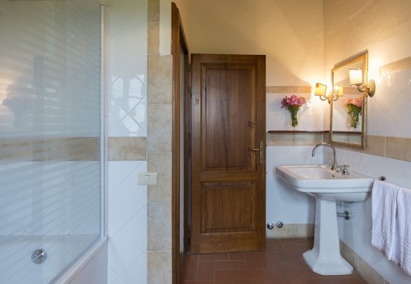Il bagno en-suite con doccia - Villa Palazzaccio
