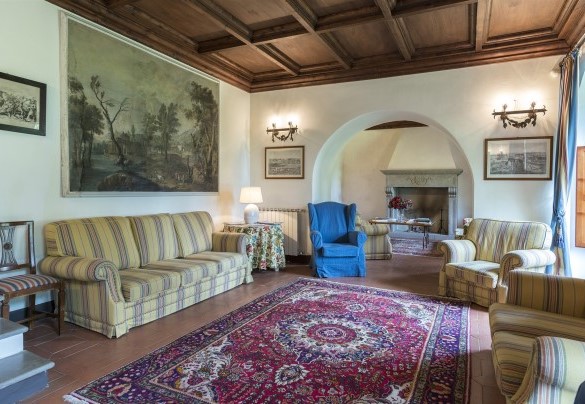 The spacious living room on the ground floor - Villa Palazzaccio