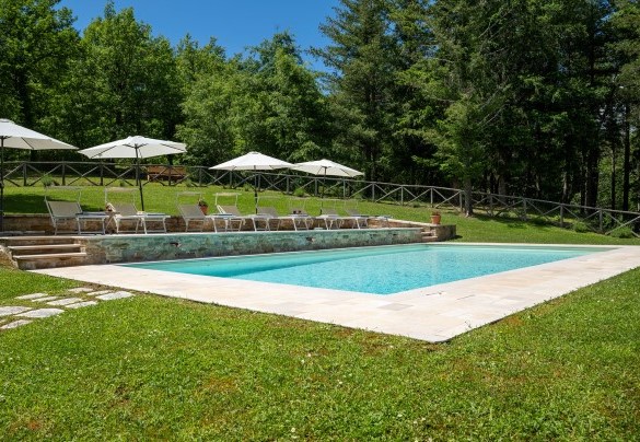 The furnished pool terrace around the pool - Villa Palazzolo 