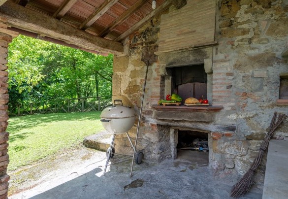 The annex, adjacent to the villa, equipped with barbecue and wood-fired oven - Villa Palazzolo
