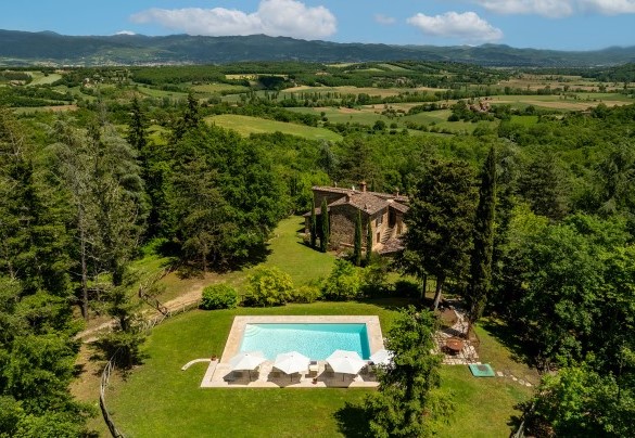 The property extends over two private hectares - Villa Palazzolo