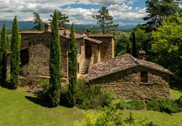 The villa is spread over two floors connected by internal and external stairs - Villa Palazzolo