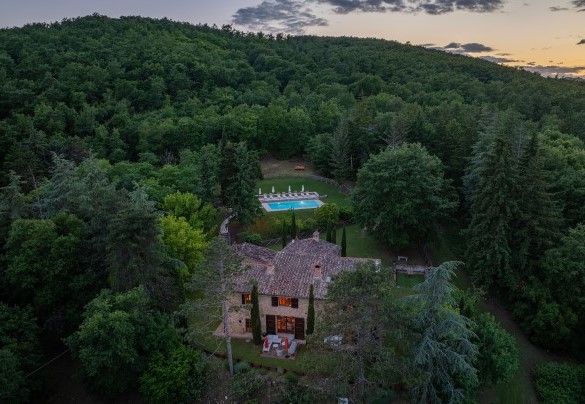 The property illuminated at night - Villa Palazzolo