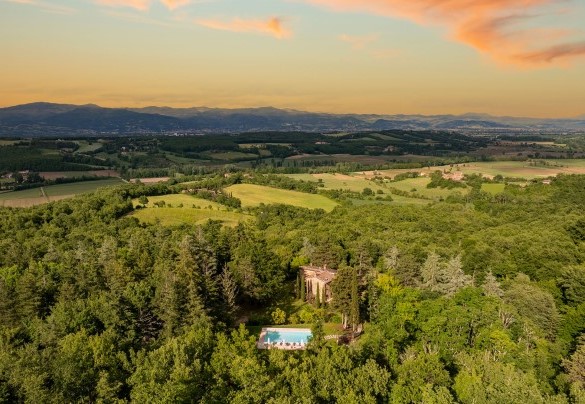 Nestled among woods and hills - Villa Palazzolo