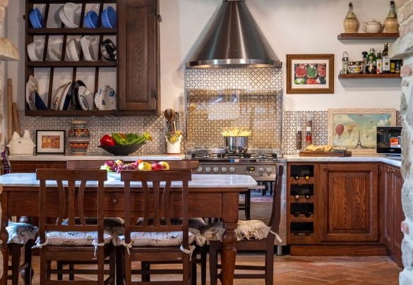 The kitchen on the first floor - Villa Palazzolo