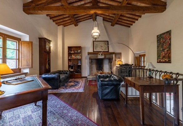 The living room and stairs leading to the ground floor - Villa Palazzolo