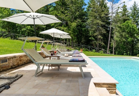 The pool area is located on a terraced level - Villa Palazzolo