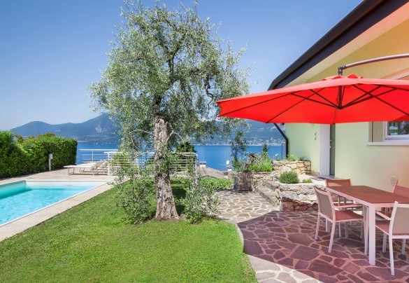 External view of the house and pool - Villa Palladini