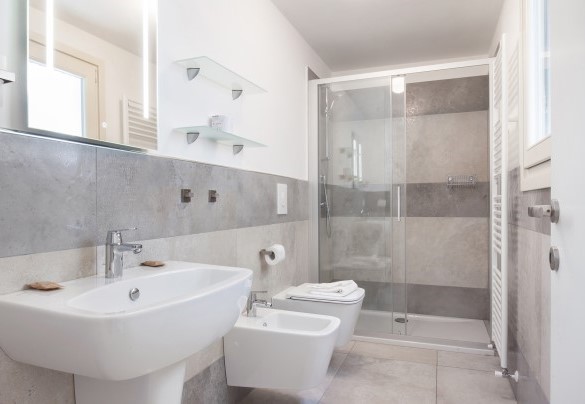 Bathroom with shower on the ground floor - Villa Palladini