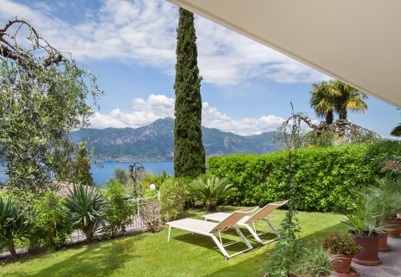 Green area in front of the ground floor rooms - Villa Palladini
