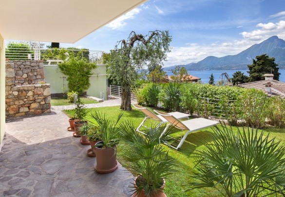 Green area in front of the ground floor rooms - Villa Palladini
