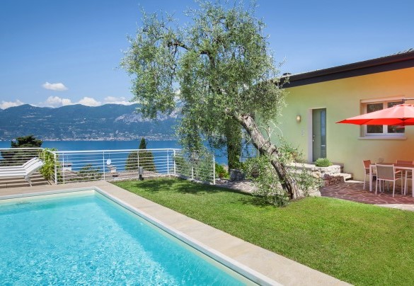 External view of the house and pool - Villa Palladini