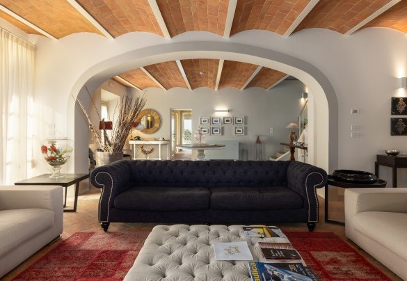 L'ampio salotto con TV satellitare e caminetto - Villa Panorama