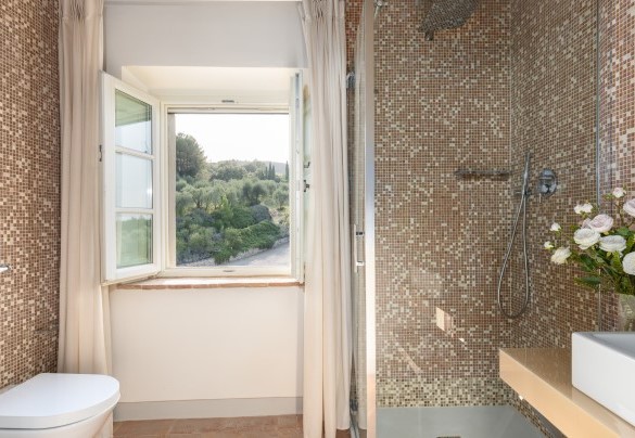 Bagno con doccia en suite della camera matrimoniale al primo piano - Villa Panorama