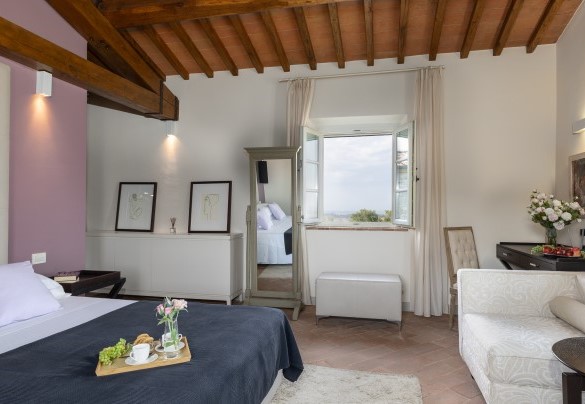 Camera padronale con bagno con doccia e vasca en suite al primo piano - Villa Panorama