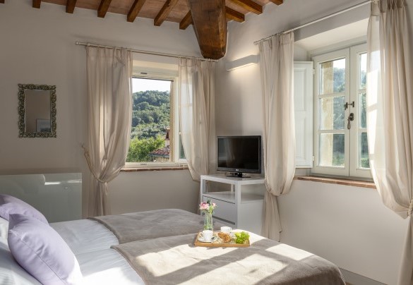 Camera matrimoniale con letti divisibili con bagno con doccia en suite al primo piano - Villa Panorama
