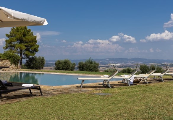 La piscina è aperta dall’ultimo sabato di aprile fino al primo sabato di ottobre. - Villa Panorama