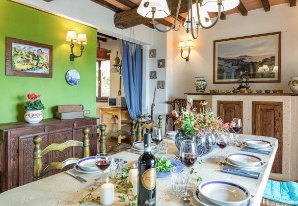 Detail of the table set for important lunches - Villa Paola