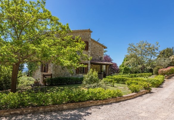 The farmhouse surrounded by the garden - Villa Paola