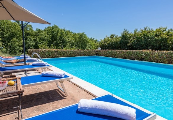 The swimming pool for exclusive use - Villa Paola