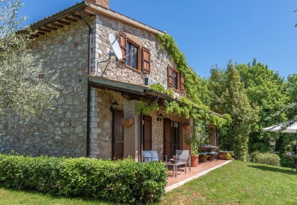 The house is clad externally in antique exposed stone - Villa Paola  