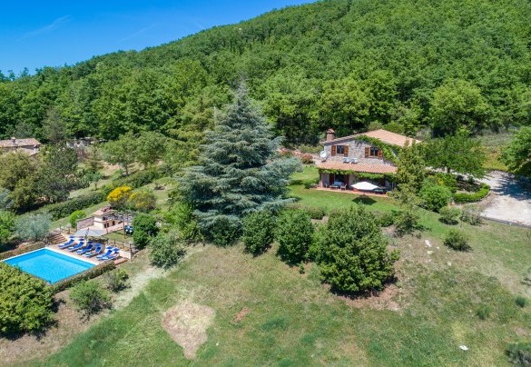 The attractive villa is located in Grutti, a small village in Umbria - Villa Paola