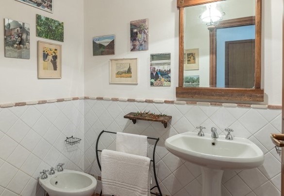 Bathroom with shower on the ground floor - Villa Paola
